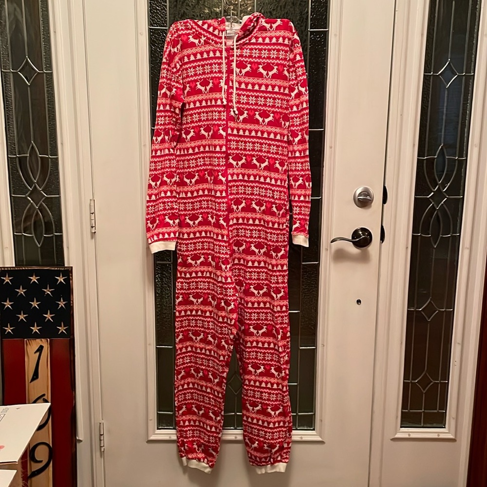 Divided holiday onesie size 4.